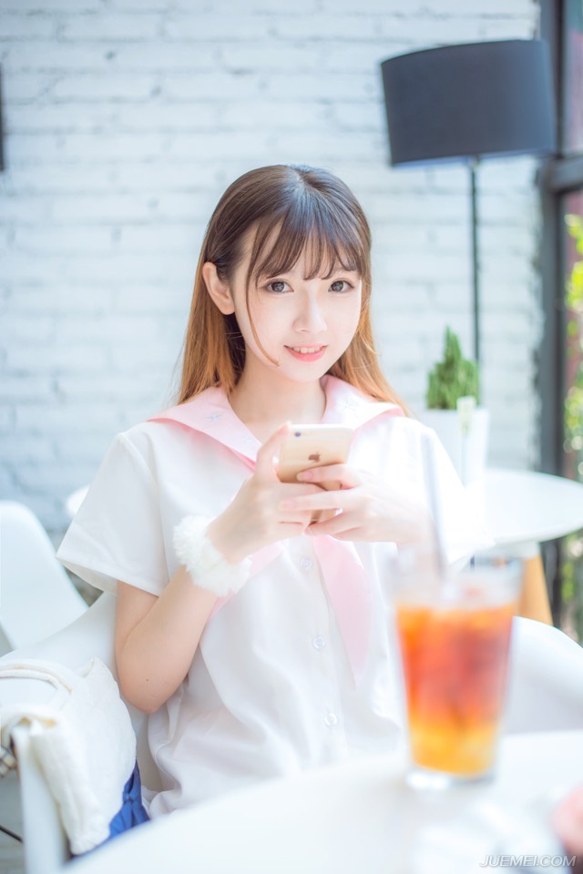 人类并不靠天神教导，人的本性里有灵性良心。在灵性良心的指引下，人人都有高于物质的要求。